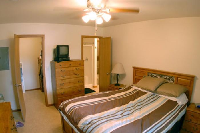 Brentwood Court Apartments - 2 Bed 1 1/2 Bath with Garage